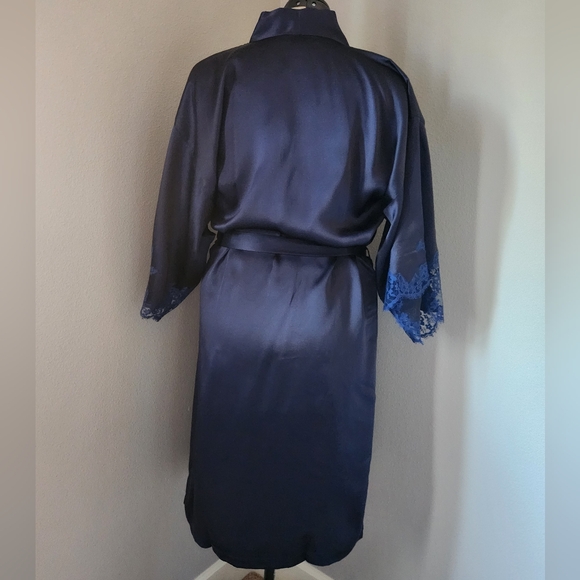 🆕️Lise Charmel- Silk Robe - Picture 5 of 15